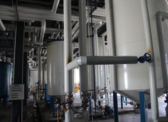 Palm oil refinery and fractionation plant