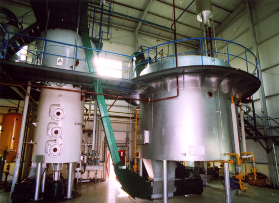 Continuous solvent extraction plant