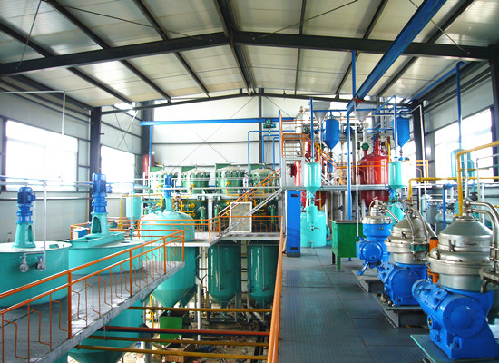 Semi-continuous edible oil refinery