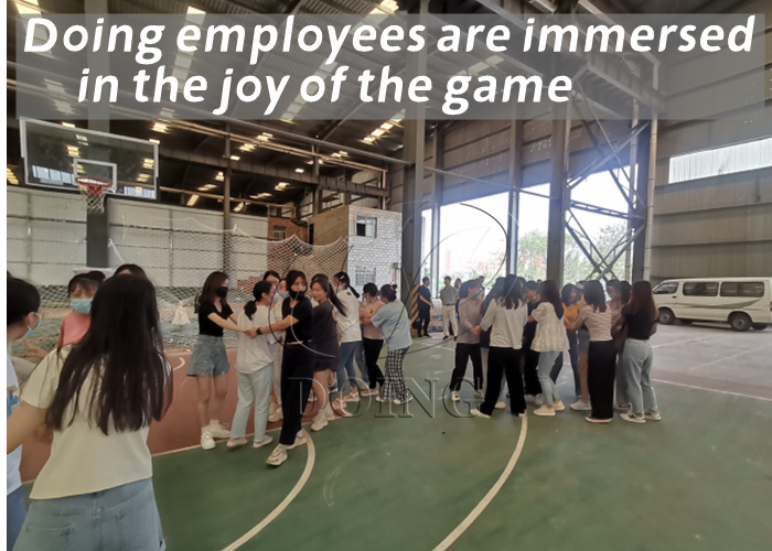 Doing employees are immersed in the joy of the game